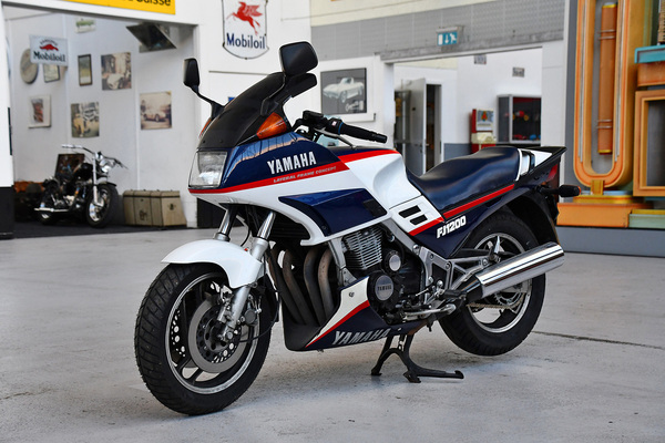 Bild: Yamaha FJ 1200 (1986) - als Lot 119 an der Versteigerung der Oldtimer Galerie Toffen am 15. Oktober 2022