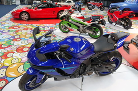 Yamaha YZF-R1 (2025) – Sonderausstellung "Big in Japan" in der Autoworld Brüssel