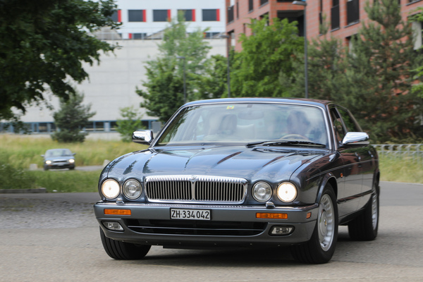 Youngtimer meeting Mall of Switzerland - Daimler V8 - Swiss Classic World Lucerne 2023