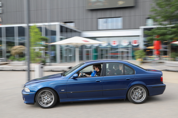 Youngtimer meeting Mall of Switzerland - BMW five-seater approaching - Swiss Classic World Lucerne 2023