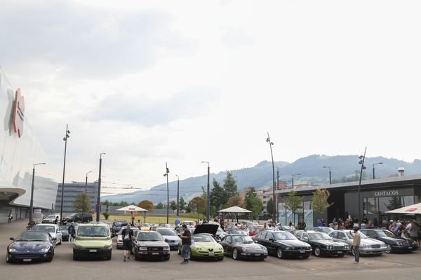 Youngtimer meeting Mall of Switzerland - the parking lot is starting to fill up - Swiss Classic World Lucerne 2023