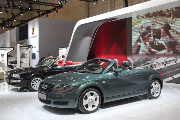 Youngtimer- und Newtimer-Cabriolets auf dem Audi-Stand, der dem offenen Auto gewidmet war - Techno Classica 2015