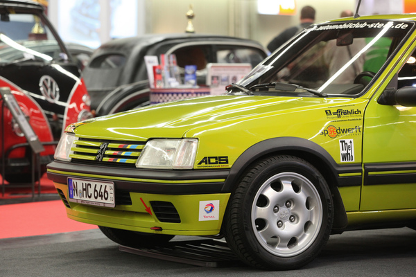 Youngtimer zwischen Oldtimern - Peugeot 205 - Retro Classics Bavaria 2017 in Nürnberg
