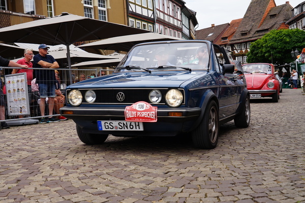 Zahlreiche VW Golf gaben sich in Einbeck die Ehre. Hier ein Golf I Cabriolet von 1986 – Einbecker Oldtimertage 2025