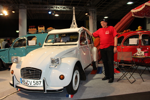Zahnarzt Klaus Peter Keil hat seine Ente exakt so restauriert, wie das wie sein Zahnarztmobil in den Achtzigerjahren ausgesehen hat - Bremen Classic Motorshow 2016