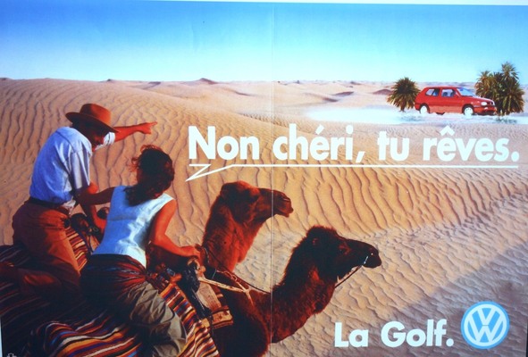 Zeitgenössiche Werbung: der Golf III als Fata Morgana – Sonderausstellung "50 Years of Golf" in der Autoworld Brüssel