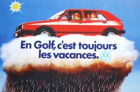 Zeitgrnössische Werbung: in einem Golf fühlt man sich immer wie im Urlaub – Sonderausstellung "50 Years of Golf" in der Autoworld Brüssel Zeitgrnössische Werbung: in einem Golf fühlt man sich immer wie im Urlaub – Sonderausstellung "50 Years of Golf" in der Autoworld Brüssel