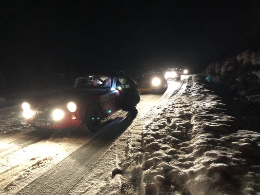 Zeitkontrolle bei Schnee und Dunkelheit - Rallye Le Jog 2017
