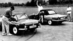Zeitnahme beim Verdeckaufbau - NSU Wankel Spider kontra Triumph Spitfire MK II im hobby Super-Test