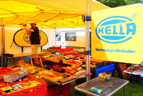 Zeitreise: Ein Marktstand komplett im Hella-Look – Bockhorner Oldtimermarkt 2025