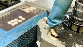 Zerlegung des Mengenteiler - Rohe Gewalt kann das Bauteil beschädigen und unbrauchbar machen