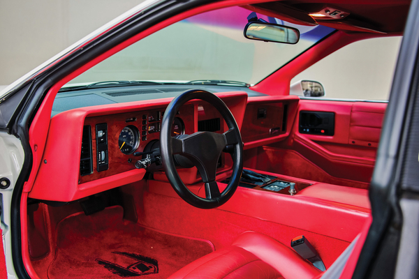Zimmer Quicksilver (1986) - Das Interieur wurde mit Holz und Leder aufgewertet