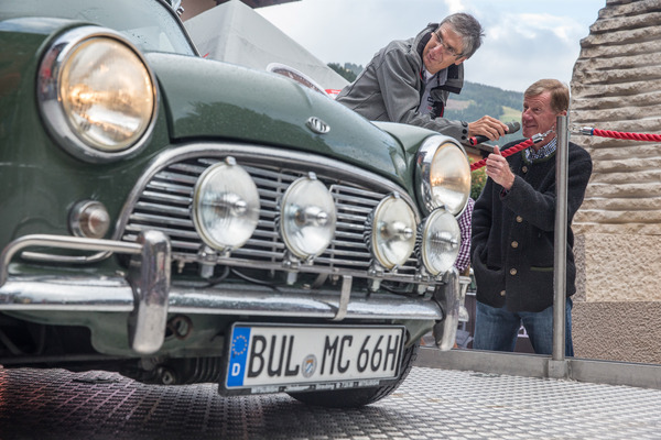 Zipser und Röhrl diskutieren einen Mini - Saalbach Classic 2015