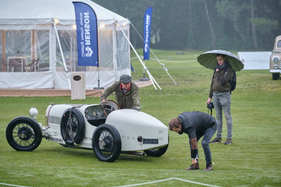 Zoute Concours d'Elégance - Der Bugatti Typ 37 von 1926 wird für den Councours parkiert