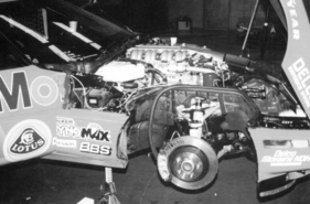 Zu den Vorbereitungen gehörte auch ein Telemetriesystem, das Sensoren und Verkabelung im Vorderwagen erforderte. Es erlaubte dem Team, mit dem Fahrer zu sprechen – jedoch nicht umgekehrt