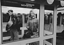 Zubehör - Autokleidung in originellen Glasboxen gezeigt, bei Edgar Schwyn - Genfer Autosalon 1970