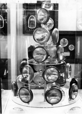Zubehör - Hella-Halogenlampen als Lichterbaum - Genfer Autosalon 1970