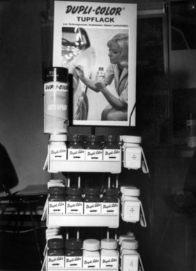 Zubehör - Spraydosen und Fläschchen zur Behebung kleiner Lackschäden von Dupli-Color - Genfer Autosalon 1968
