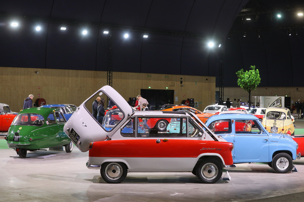 Zündapp Janus 250 Saloon (1958) - Lot 108 an der Bonhams-Versteigerung "Les Grandes Marques du Monde à Paris" am 1. Februar 2024
