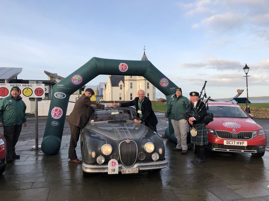 Zufriedene Ankunft am Ziel - Rallye Le Jog 2017