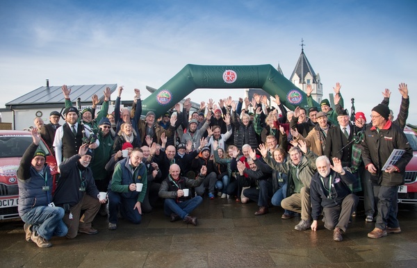 Zufriedene Teilnahmer und Organisatoren - Rallye Le Jog 2017