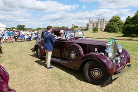 Zum Abschluss die Parade der Sieger mit Preisverleihung. Der Bürgermeister mit der schönen Kette überreicht die Pokale an die Sieger