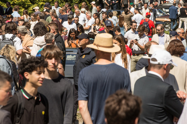 Zum Suchbild der Woche: Wer findet den Ferrari 250 GT SWB?