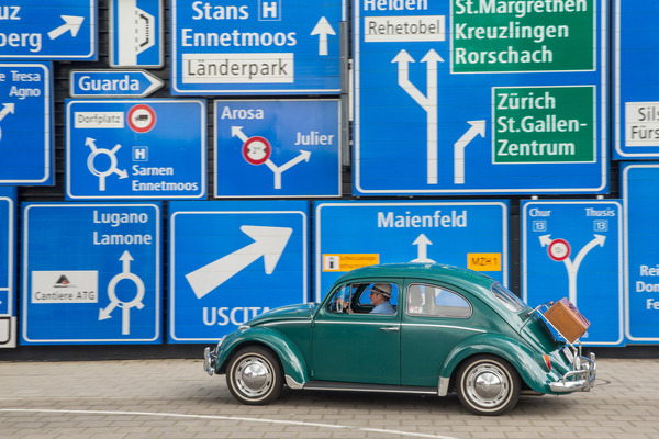 Zum Thema Stau - der gigantische Schilderwald auf unseren Strassen führt mit oder ohne Navi …