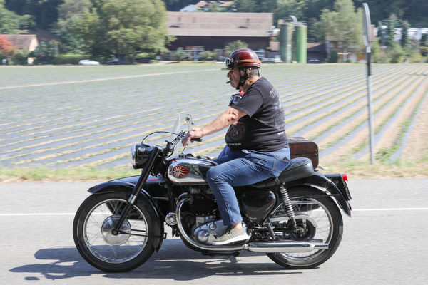 Zur BSA gehört natürlich auch ein richtiger Stumpen - Lägern Classic 2024