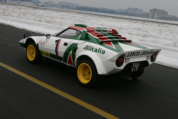 Zurecht mit der Nummer 1 bemalt - Lancia Stratos