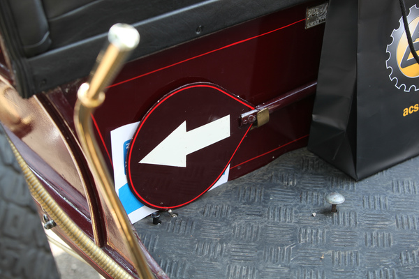 Zurich Classic Car Award am 17. August 2016 - Das ist keine Verkehrstafel, sondern der "Winker" im Ford R