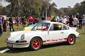 Zurück zur Sache. Bei der "Werks Reunion" natürlich auch schwer angesagt war der legendäre Porsche Carrera RS, Modell 1973, wobei die klassische weiss-rote Farbgebung beim Publikum ...
