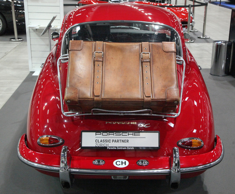 Zusätzlicher Kofferraum auf dem Heck beim Porsche 356 von Porsche Classic Partner Zürich - Swiss Classic World Luzern 2021