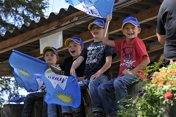 Zuschauer aller Generationen haben eifrig die Rennfahrer angejubelt - Impressionen vom Bergrennen Arosa ClassicCar 2011