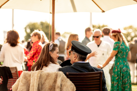 Zuschauer passend gekleidet - Goodwood Revival 2019