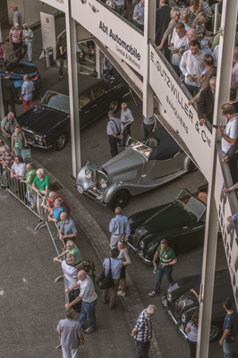 Zuschauer und Autos durchmischt - RAID Suisse-Paris 2015