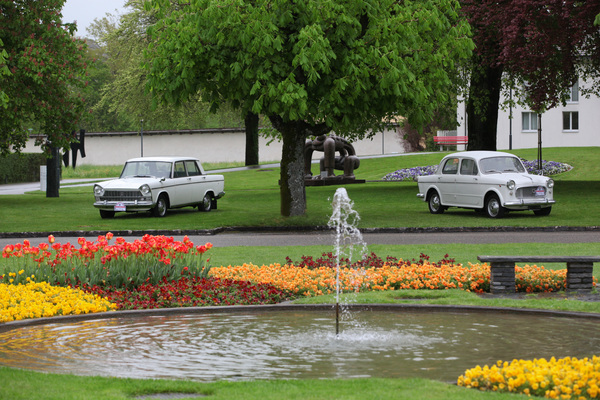 Zwei Fiat-Limousinen der Nachkriegszeit im Park - Concorso d'Eleganza Italiauto in St. Urban 2015