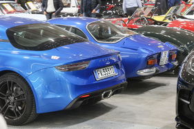 Zwei Generationen Alpine A110 in derselben Farbe - 42. Auto e Moto d'Epoca 2025