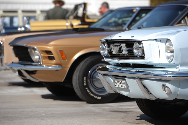 Zwei Generationen Ford Mustang - Dolder Classics September 2016