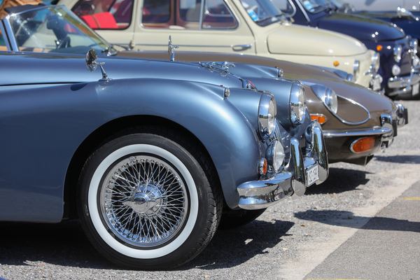 Zwei Generationen Jaguar-Sportwagen - XK und E-Type - Older Classics August 2024