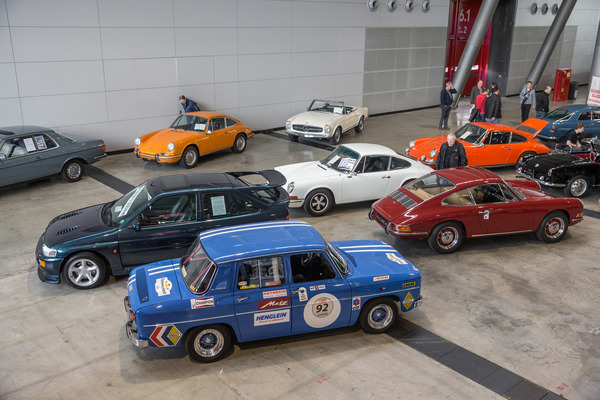 Zwei Heisssporne aus verschiedenen Zeitaltern - Renault R8 Gordini und Ford Escort RS Cosworth - Retro Classics Stuttgart 2017