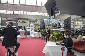 Zwei Internet-Plattformen sind angeschlossen für Online-Gebote - Versteigerung der Oldtimer Galerie Toffen vom 17. Oktober 2020 Zwei Internet-Plattformen sind angeschlossen für Online-Gebote - Versteigerung der Oldtimer Galerie Toffen vom 17. Oktober 2020