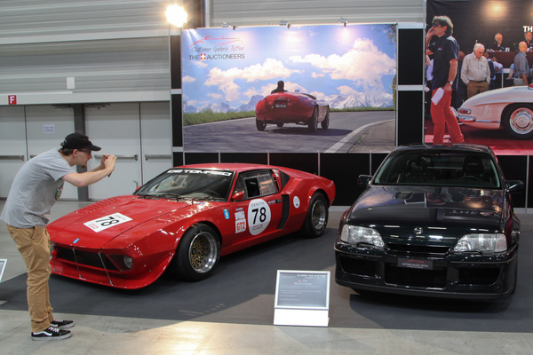 Bild Zwei Kraftbolzen bei der Oldtimer Galerie - De Tomaso Pantera Gruppe 5 und Opel Lotus Omega - Swiss Classic World Luzern 2017