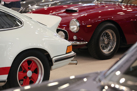Zwei Kultklassiker - Porsche 911 Carrera RS und Ferrari 250 GT SWB - gesehen an der Techno Classica 2016