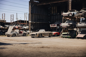 Bild Zwei Mercedes-Benz 300 SL, ein Facel Vega, viele Porsche - "The Junkyard: The Rudi Klein Collection" angeboten von RM/Sotheby's 2024