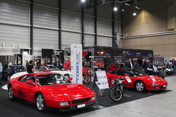 Zwei Mittelmotorsportwagen der frühen Neunzigerjahre und damalgie Konkurrenten - Ferrari 348 tb und Honda NSX - Swiss Classic World Luzern 2019