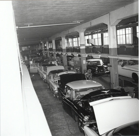Zwei Montagelinien im Jahr 1956