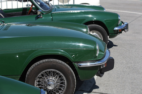 Zwei Triumph Spitfire in klassischer Lackerung - British Car Meeting BCM in Mollis 2019 Zwei Triumph Spitfire in klassischer Lackerung - British Car Meeting BCM in Mollis 2019