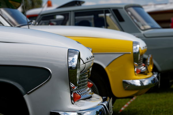 Zwei Wartburg 312: gleiches Modell, unteschiedliche Linien – OMMMA 2023