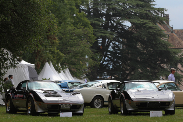 Bild Zwei brachiale Chevrolet Corvette C3 der Siebzigerjahre in der Klasse Future Classics - Concours d'Elégance Suisse Coppet 2017